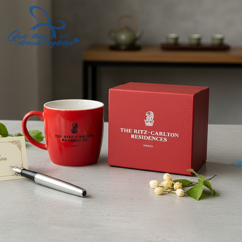 Ly Sứ Thấp, Dáng Trụ Lùn, Quai C In Logo